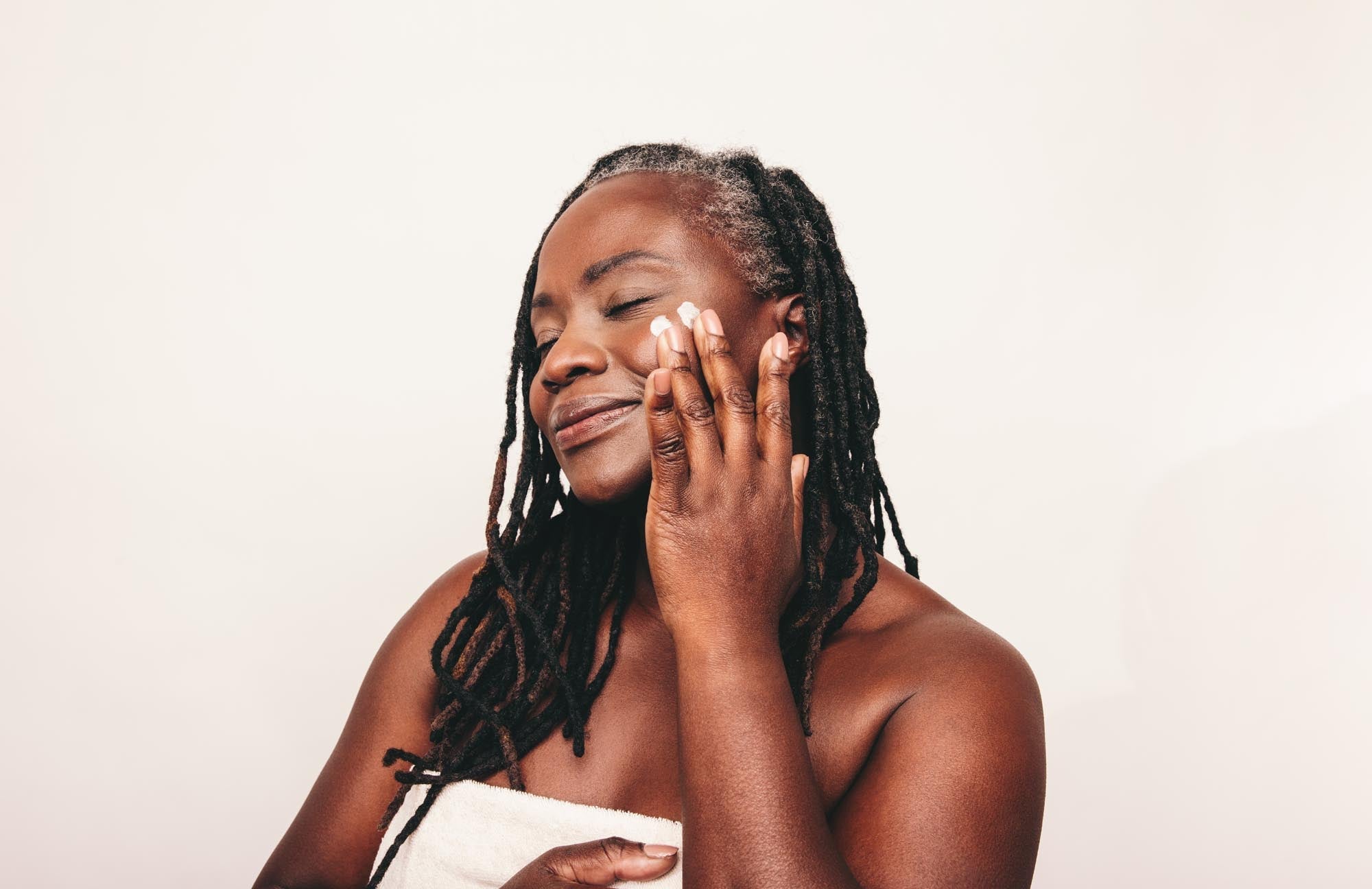 How to Use Gua Sha: An Esthetician's Step-by-Step Guide to Actually See Results hero image